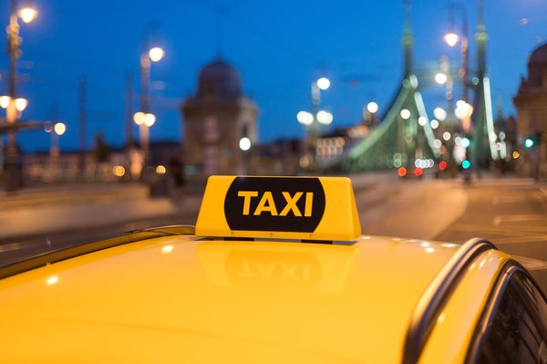 Effortless airport transfers: your guide to taxi waterloo